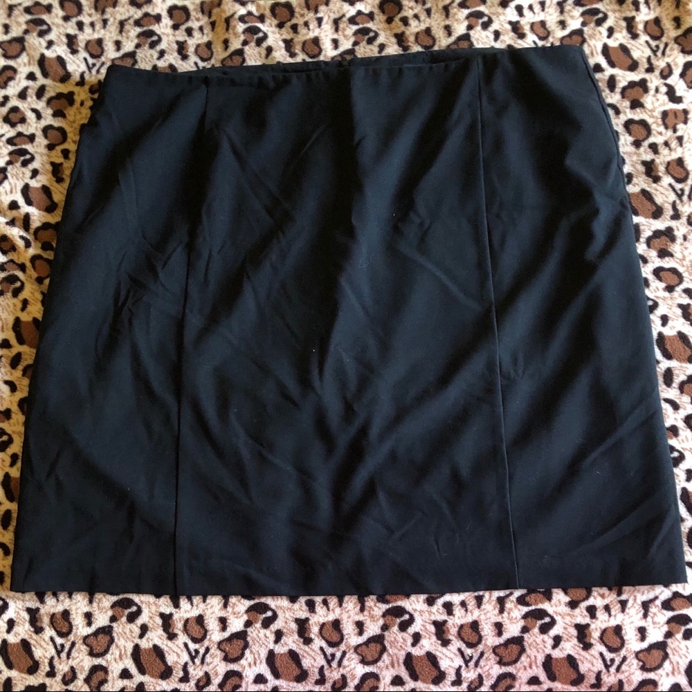 3️⃣✅2️⃣0️⃣ Fashion Bug Black Skirt Size 28W
